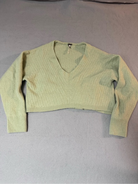 Free People Sweaters - Free People 100% Cashmere Cropped Ribbed V-Neck Sweater in Mint Green Small